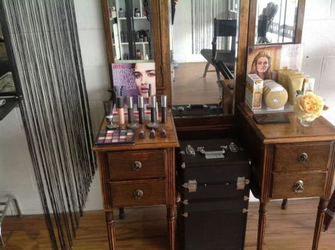Ivanhoe Hair And Beauty Salon - Adelaide Hairdresser 1
