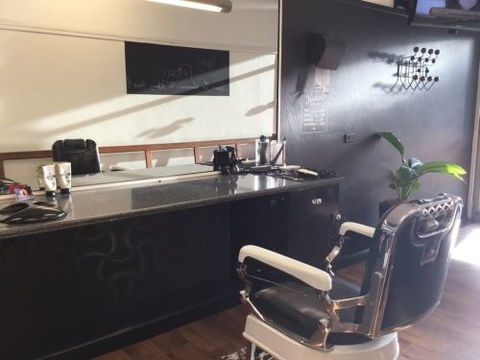 Brunker Baa-bers - Adelaide Hairdresser 0