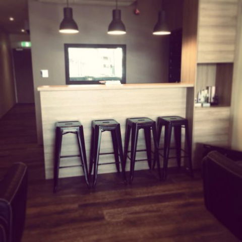 BRAVADO HAIRCUTTERS HAMPTON - Adelaide Hairdresser 2